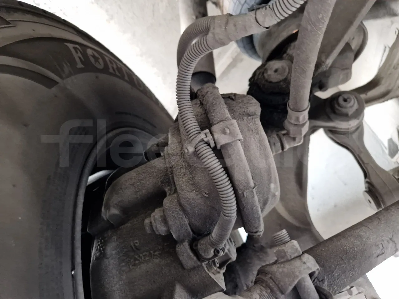 Mercedes-Benz Tourismo RHD / Euro 6 - 290 Kw - 12,140 Mt - front brake calipers right