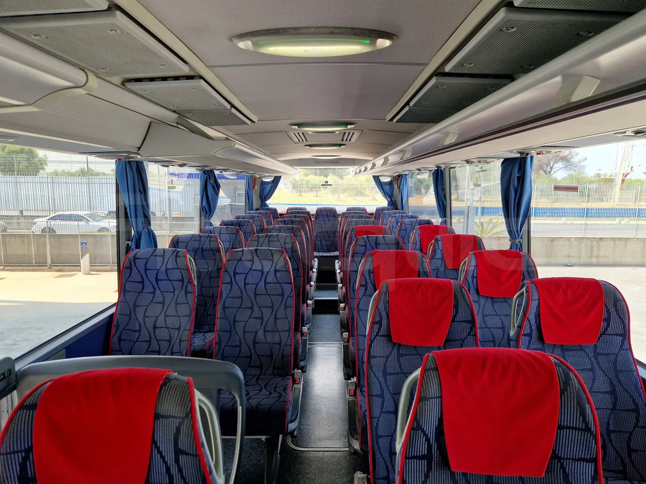 Mercedes-Benz Tourismo RHD / Euro 6 - 290 Kw - 12,140 Mt - interior reverse seats driver height (mandatory for bus to scrap)