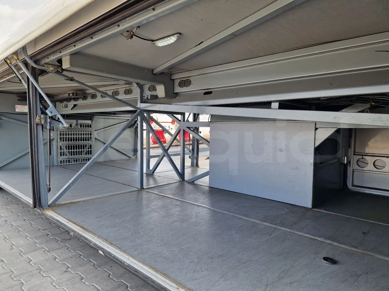 Mercedes-Benz Tourismo RHD / Euro 6 - 290 Kw - 12,140 Mt - internal frame rust check
