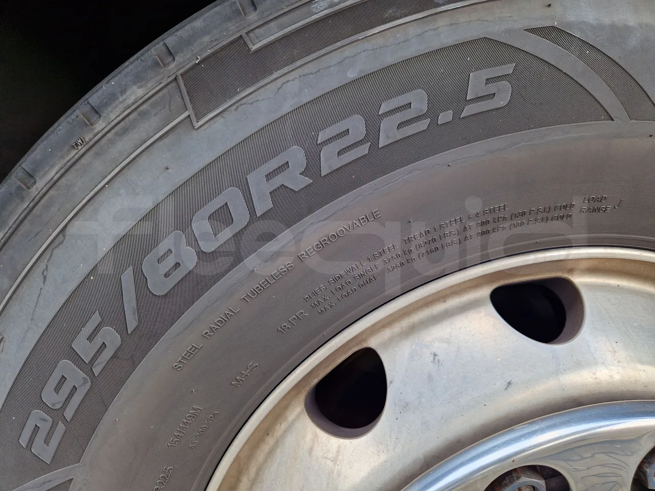 Mercedes-Benz Tourismo RHD / Euro 6 - 290 Kw - 12,140 Mt - tread condition second axle tires right