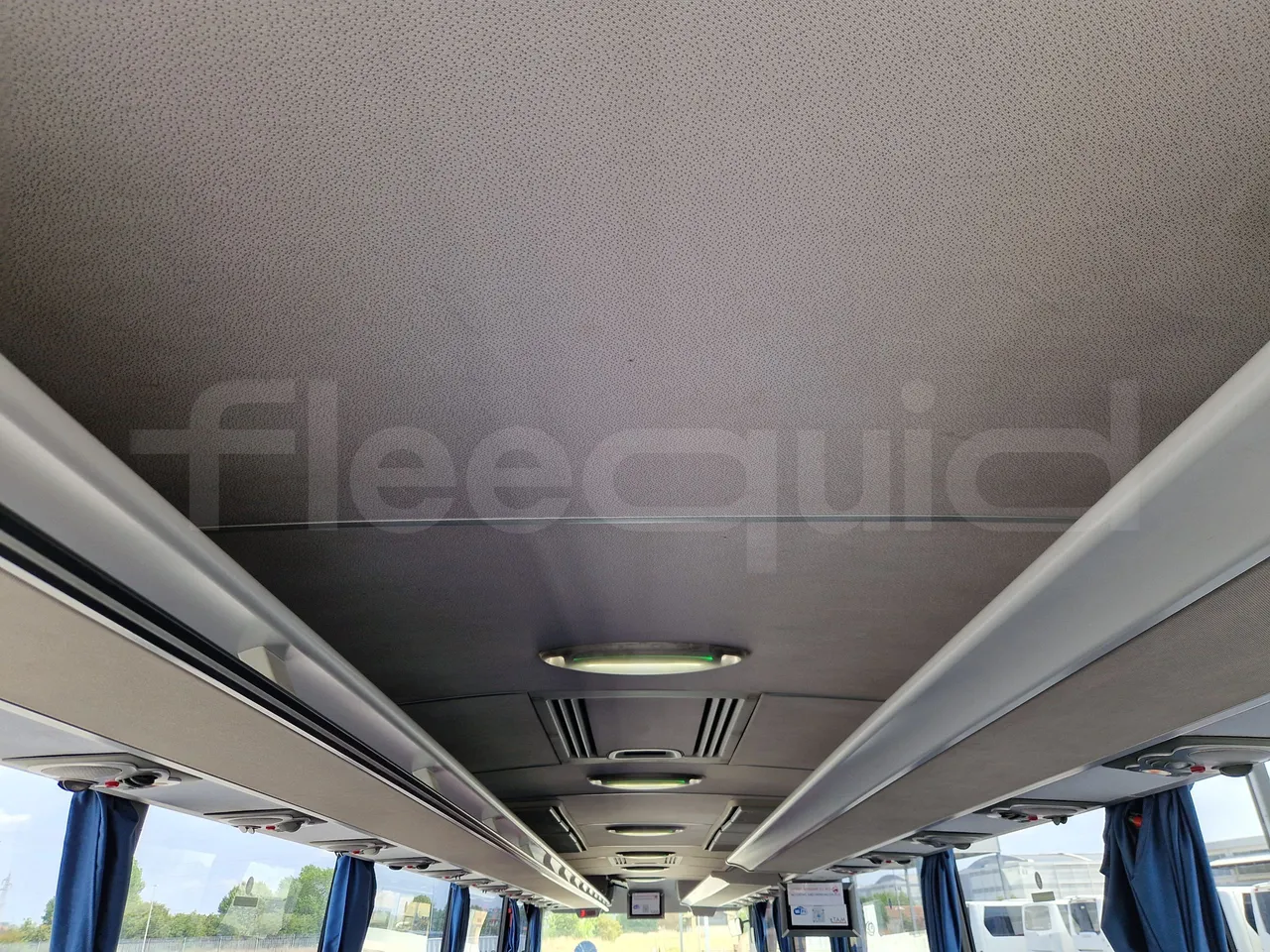 Mercedes-Benz Tourismo RHD / Euro 6 - 290 Kw - 12,140 Mt - overhead compartments photo