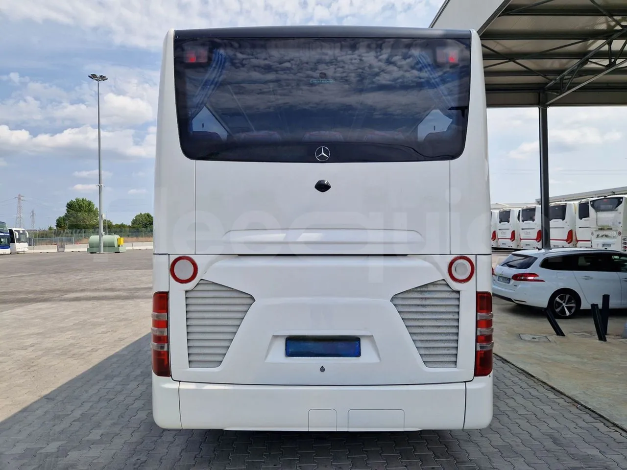 Mercedes-Benz Tourismo RHD / Euro 6 - 290 Kw - 12,140 Mt - rear hatch closed