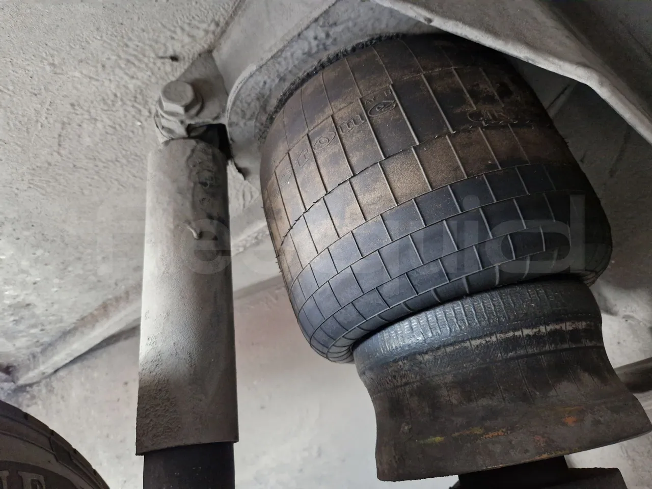 Mercedes-Benz Tourismo RHD / Euro 6 - 290 Kw - 12,140 Mt - axle 2 shock absorbers 1 left