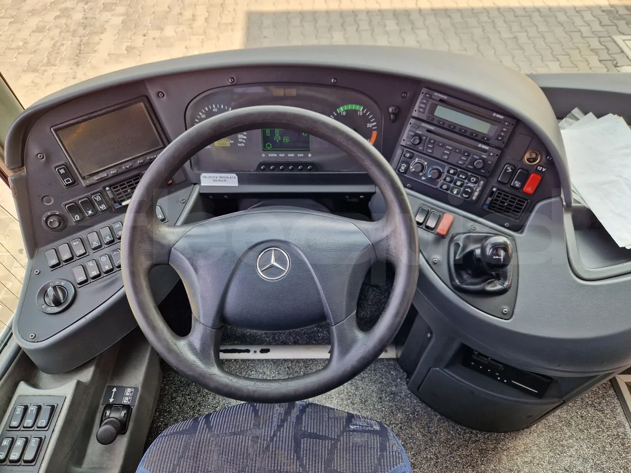 Mercedes-Benz Tourismo RHD / Euro 6 - 290 Kw - 12,140 Mt - steering wheel photo