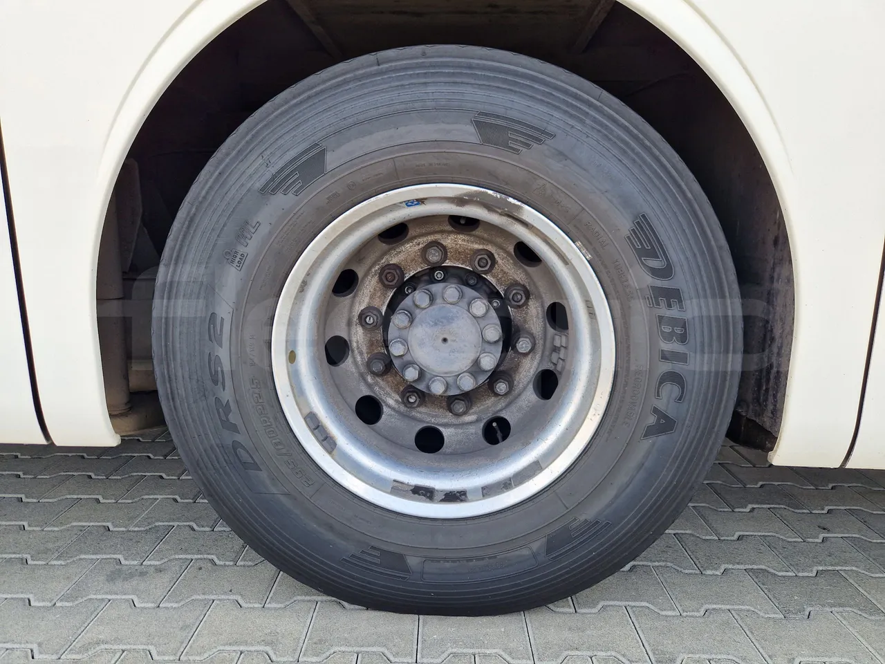 Mercedes-Benz Tourismo RHD / Euro 6 - 290 Kw - 12,140 Mt - rear left tire photo