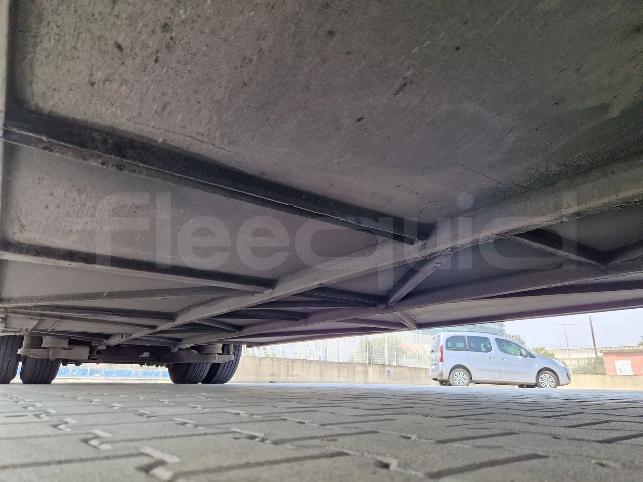 Mercedes-Benz Tourismo RHD / Euro 6 - 290 Kw - 12,140 Mt - central undercarriage photo