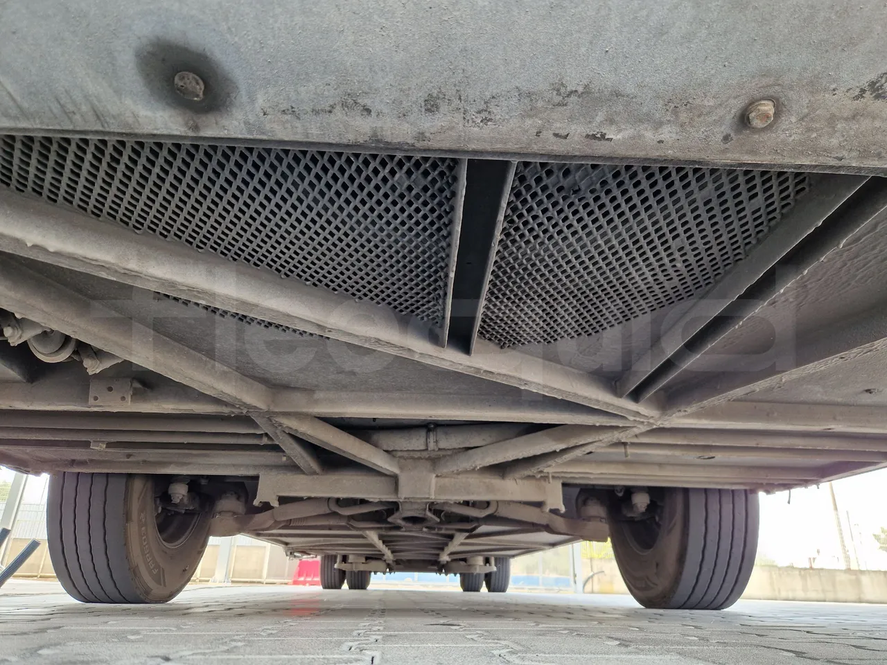 Mercedes-Benz Tourismo RHD / Euro 6 - 290 Kw - 12,140 Mt - front undercarriage from front