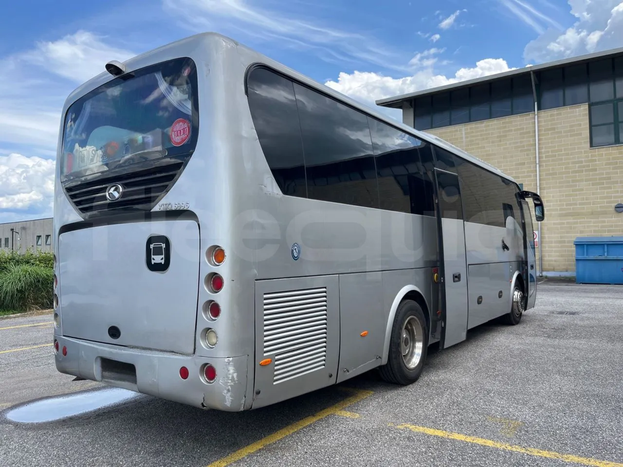 King Long XMQ6996 XMQ6996 / Euro 5 - 215 Kw - 9.895 Mt - 3/4 right rear doors open