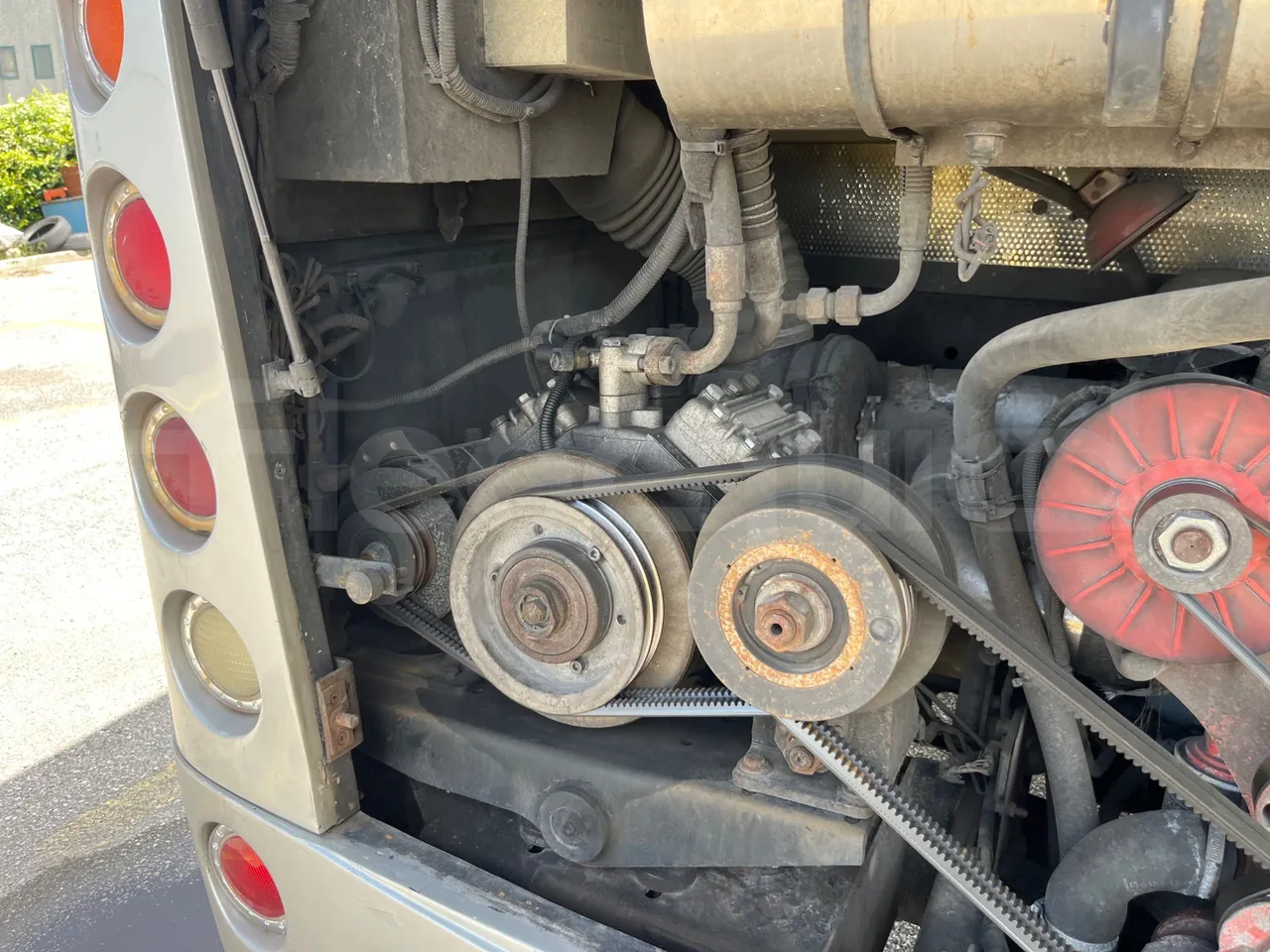 King Long XMQ6996 XMQ6996 / Euro 5 - 215 Kw - 9.895 Mt - air conditioning compressor (mandatory  for bus to scrap)