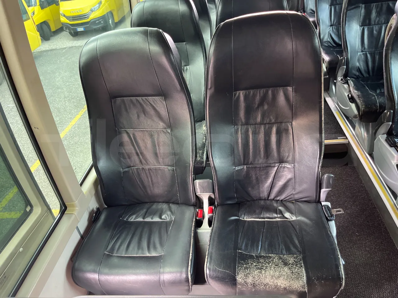 King Long XMQ6996 XMQ6996 / Euro 5 - 215 Kw - 9.895 Mt - single seat detail
