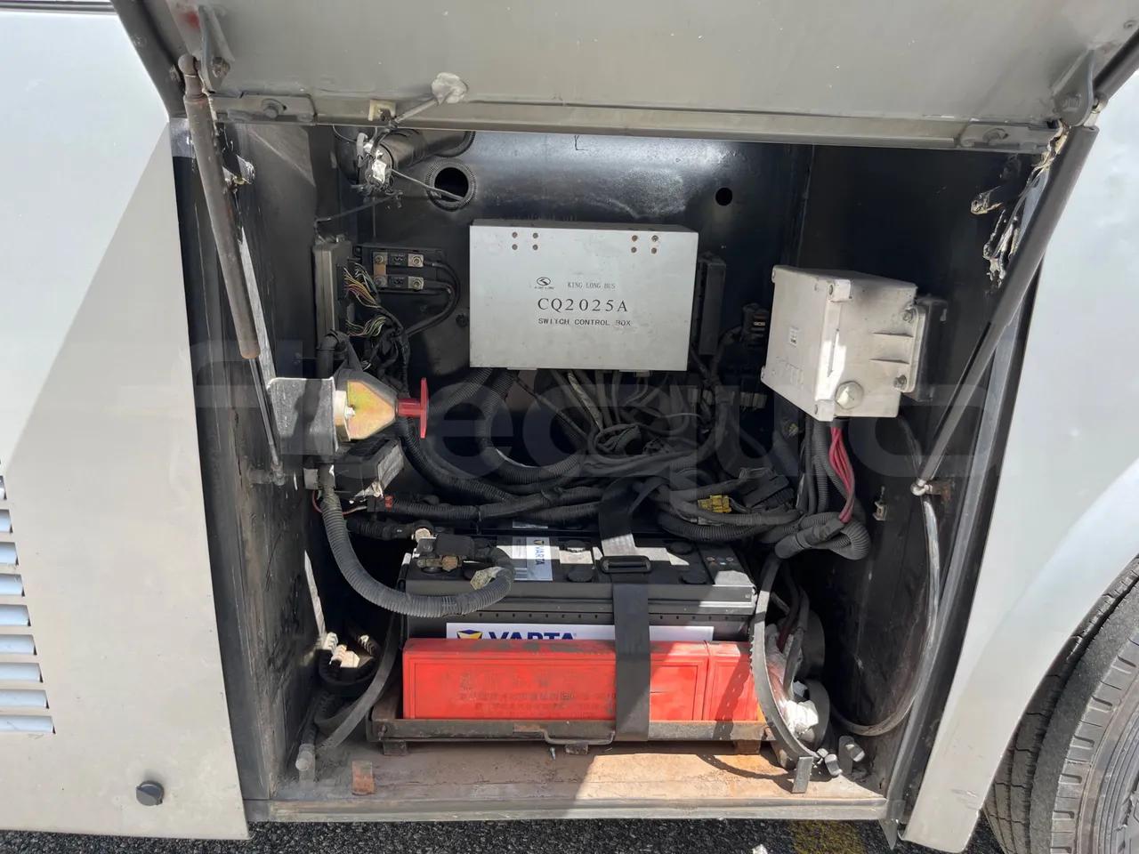 King Long XMQ6996 XMQ6996 / Euro 5 - 215 Kw - 9.895 Mt - external compartments photo