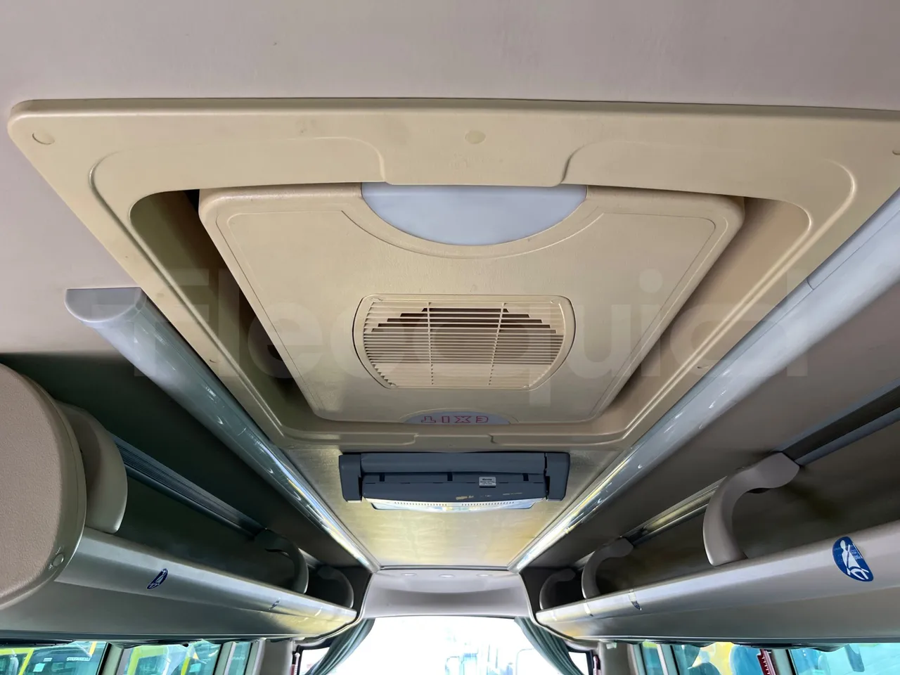 King Long XMQ6996 XMQ6996 / Euro 5 - 215 Kw - 9.895 Mt - roof hatch 1