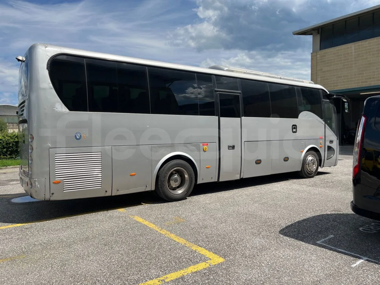 King Long XMQ6996 XMQ6996 / Euro 5 - 215 Kw - 9.895 Mt - right side doors closed