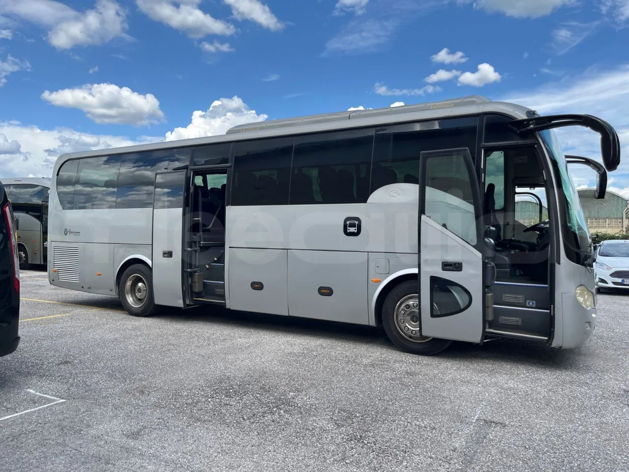 King Long XMQ6996 XMQ6996 / Euro 5 - 215 Kw - 9.895 Mt - right side doors open