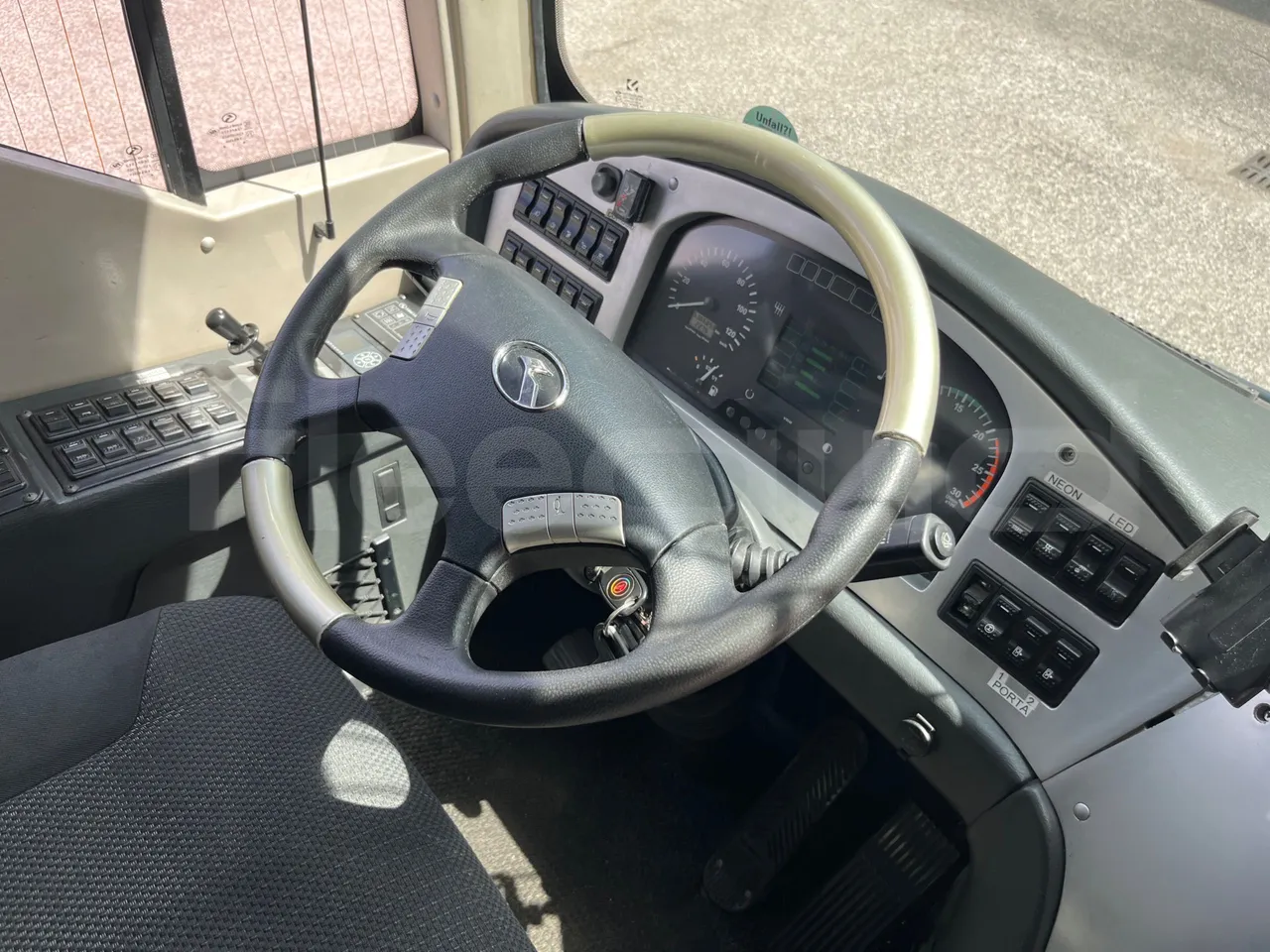 King Long XMQ6996 XMQ6996 / Euro 5 - 215 Kw - 9.895 Mt - steering wheel photo