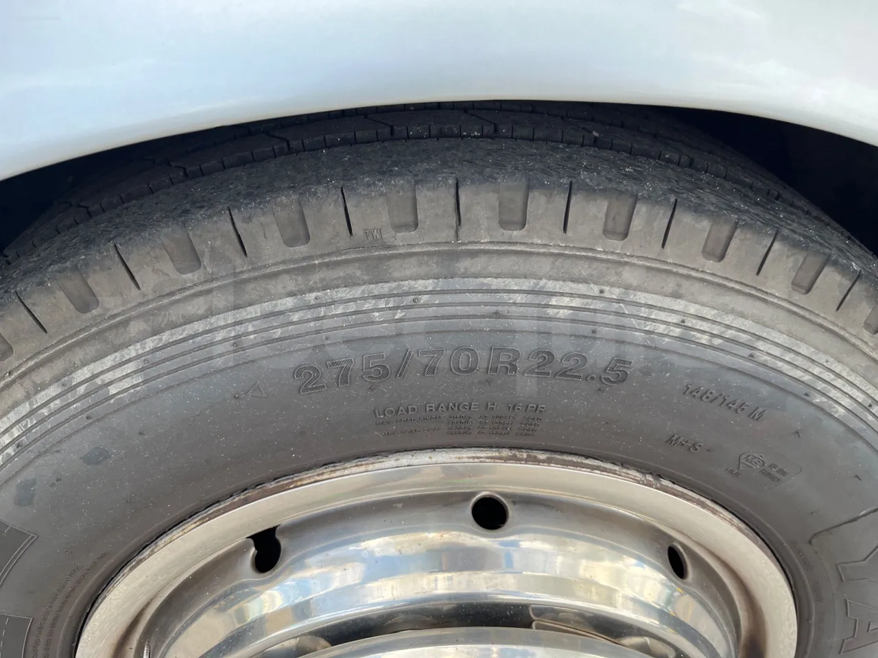 King Long XMQ6996 XMQ6996 / Euro 5 - 215 Kw - 9.895 Mt - front left tire measurements