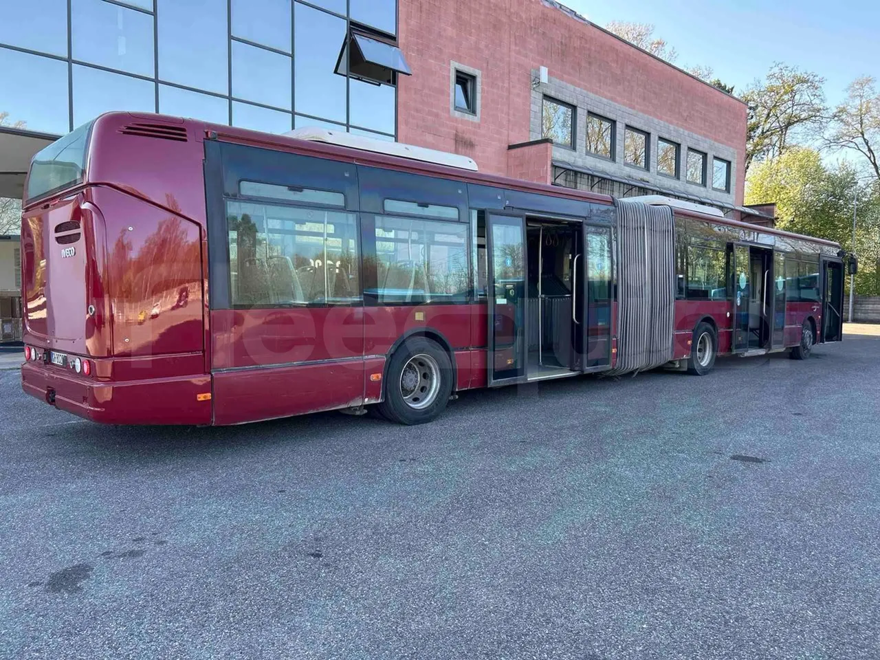 Iveco Citelis Euro5 - 280kW - 17.900mt - 3/4 right rear doors open
