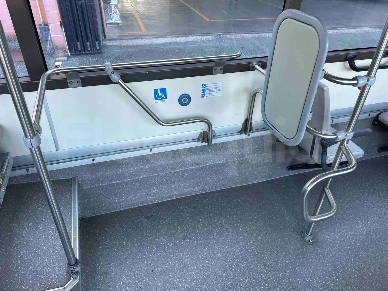 Iveco Citelis Euro5 - 280kW - 17.900mt - disabled area photo