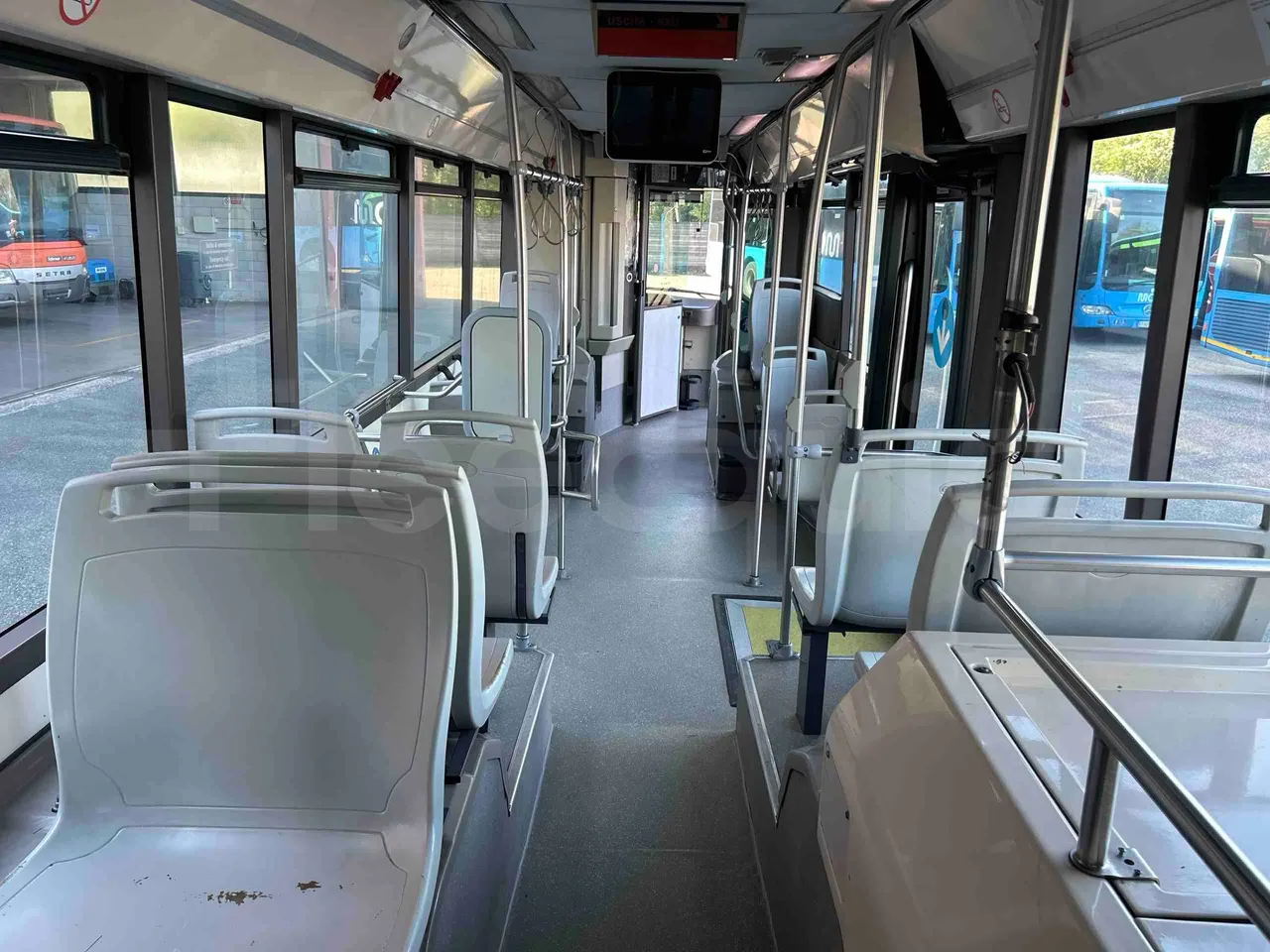 Iveco Citelis Euro5 - 280kW - 17.900mt - forward view middle aisle