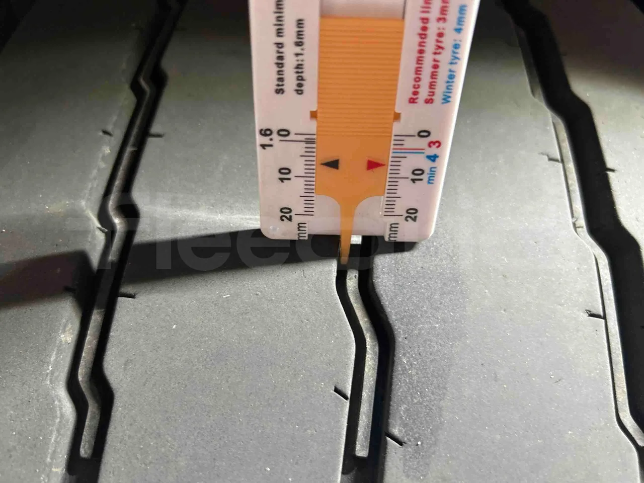 Iveco Citelis Euro5 - 280kW - 17.900mt - tread condition third axle tires right