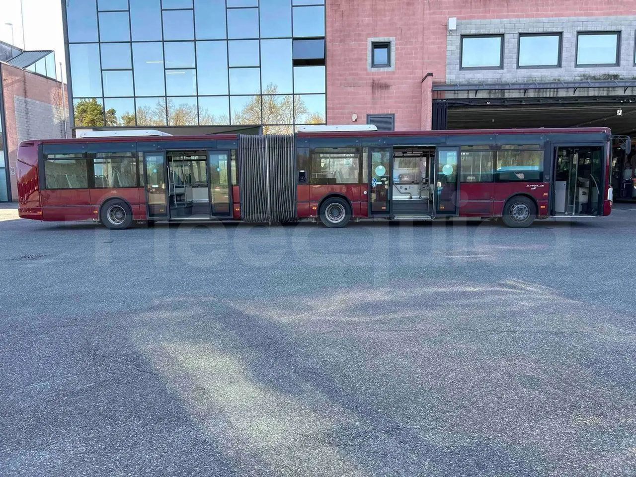 Iveco Citelis Euro5 - 280kW - 17.900mt - right side doors open