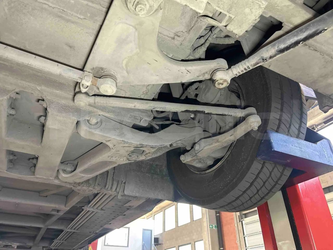 Iveco Citelis Euro5 - 280kW - 17.900mt - front axle left side