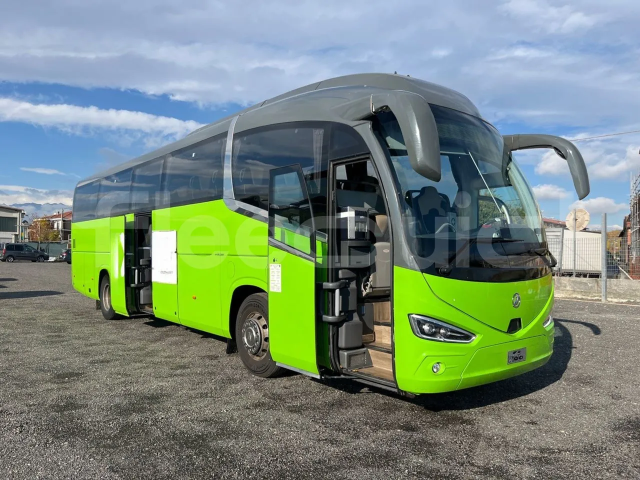 Irizar i6 12.35 - Euro6 - 300kW - 12.200mt - 3/4 right front doors open