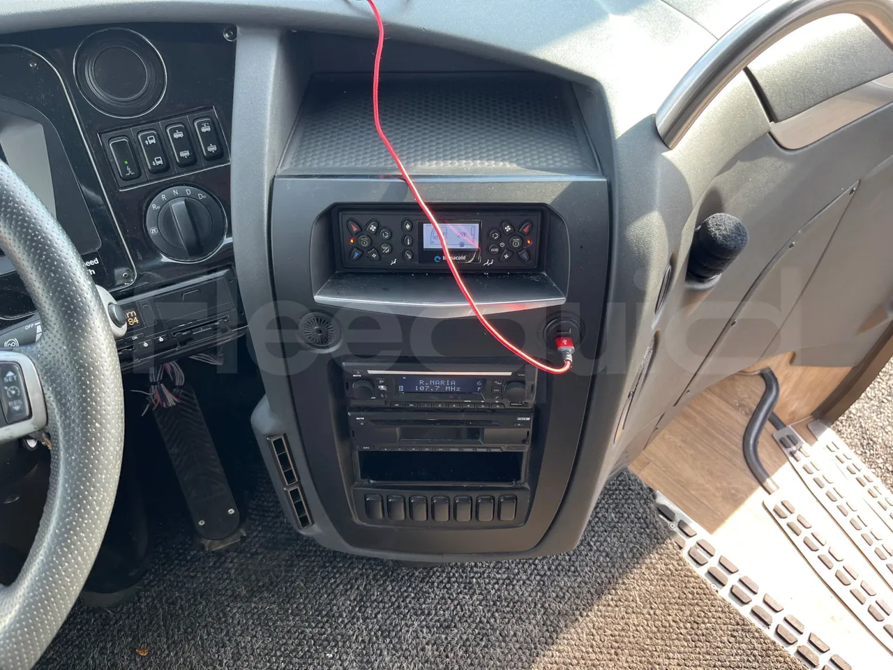 Irizar i6 12.35 - Euro6 - 300kW - 12.200mt - radio accessories photo