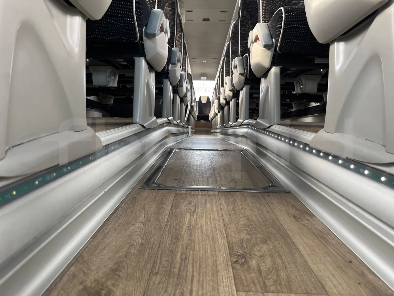 Irizar i6 12.35 - Euro6 - 300kW - 12.200mt - seat brackets photo