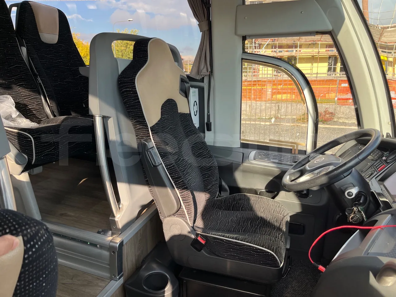 Irizar i6 12.35 - Euro6 - 300kW - 12.200mt - driver's seat photo