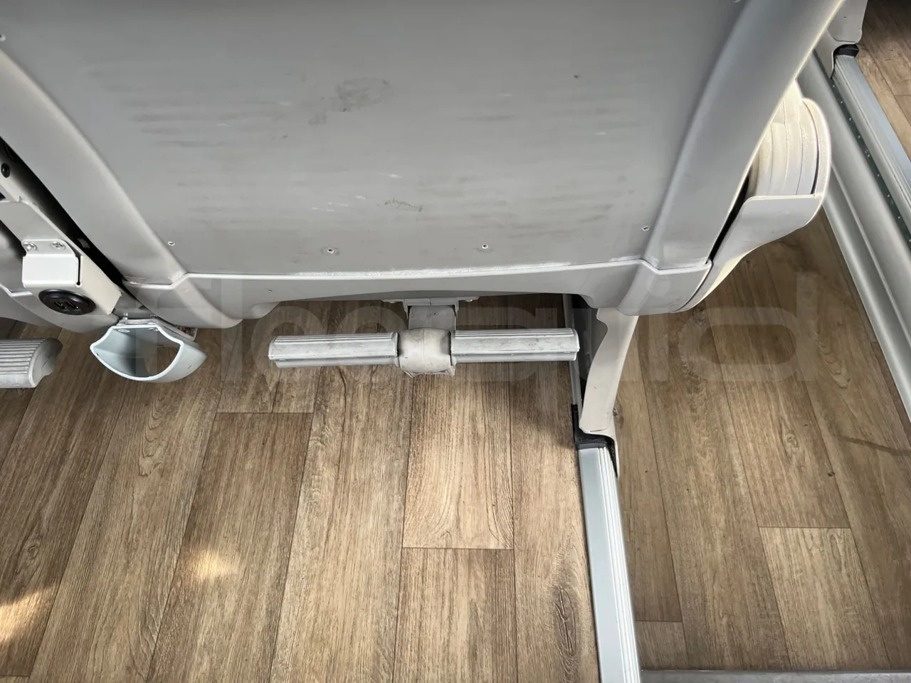 Irizar i6 12.35 - Euro6 - 300kW - 12.200mt - footrest detail photo