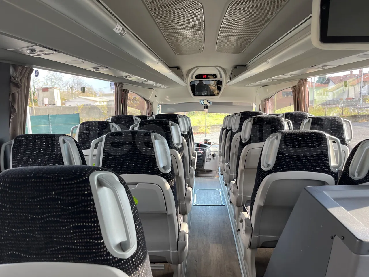 Irizar i6 12.35 - Euro6 - 300kW - 12.200mt - forward view middle aisle