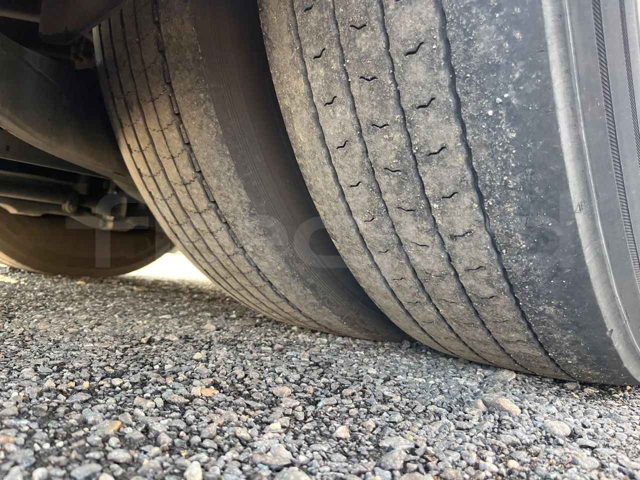 Irizar i6 12.35 - Euro6 - 300kW - 12.200mt - tread condition front tires left