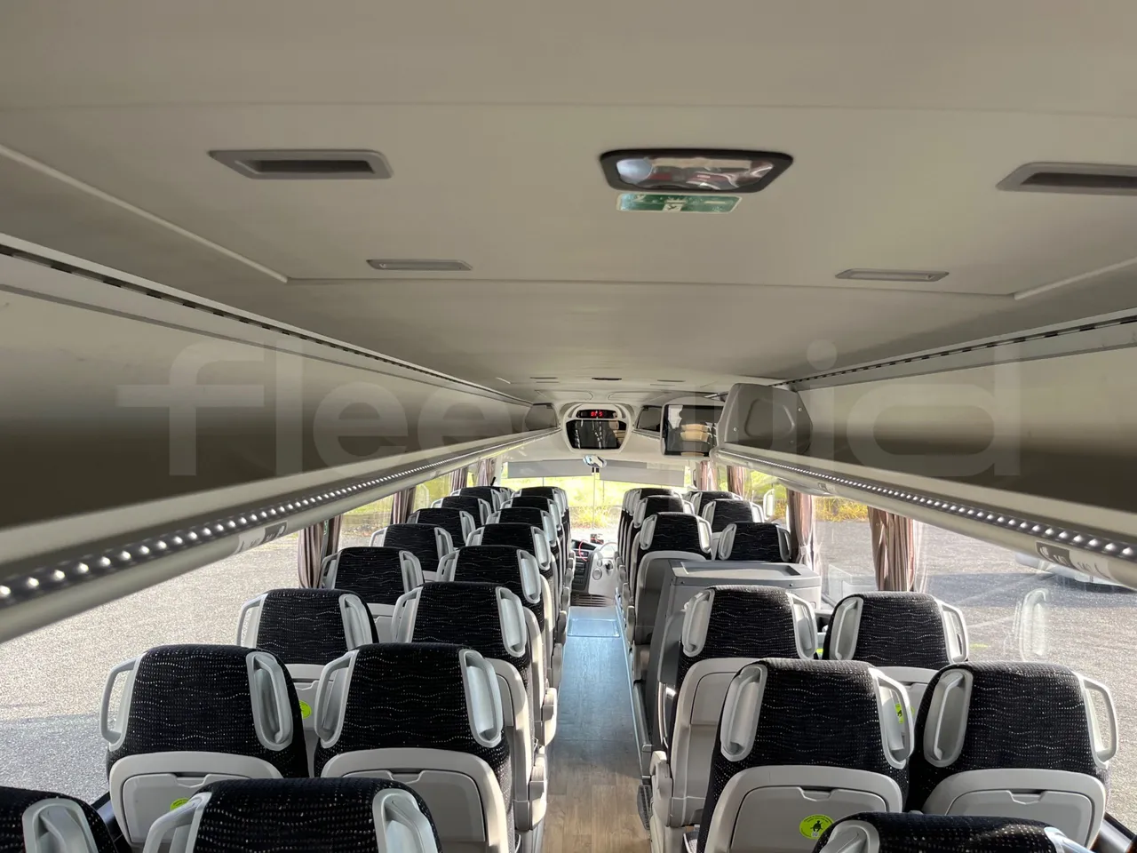 Irizar i6 12.35 - Euro6 - 300kW - 12.200mt - overhead compartments photo