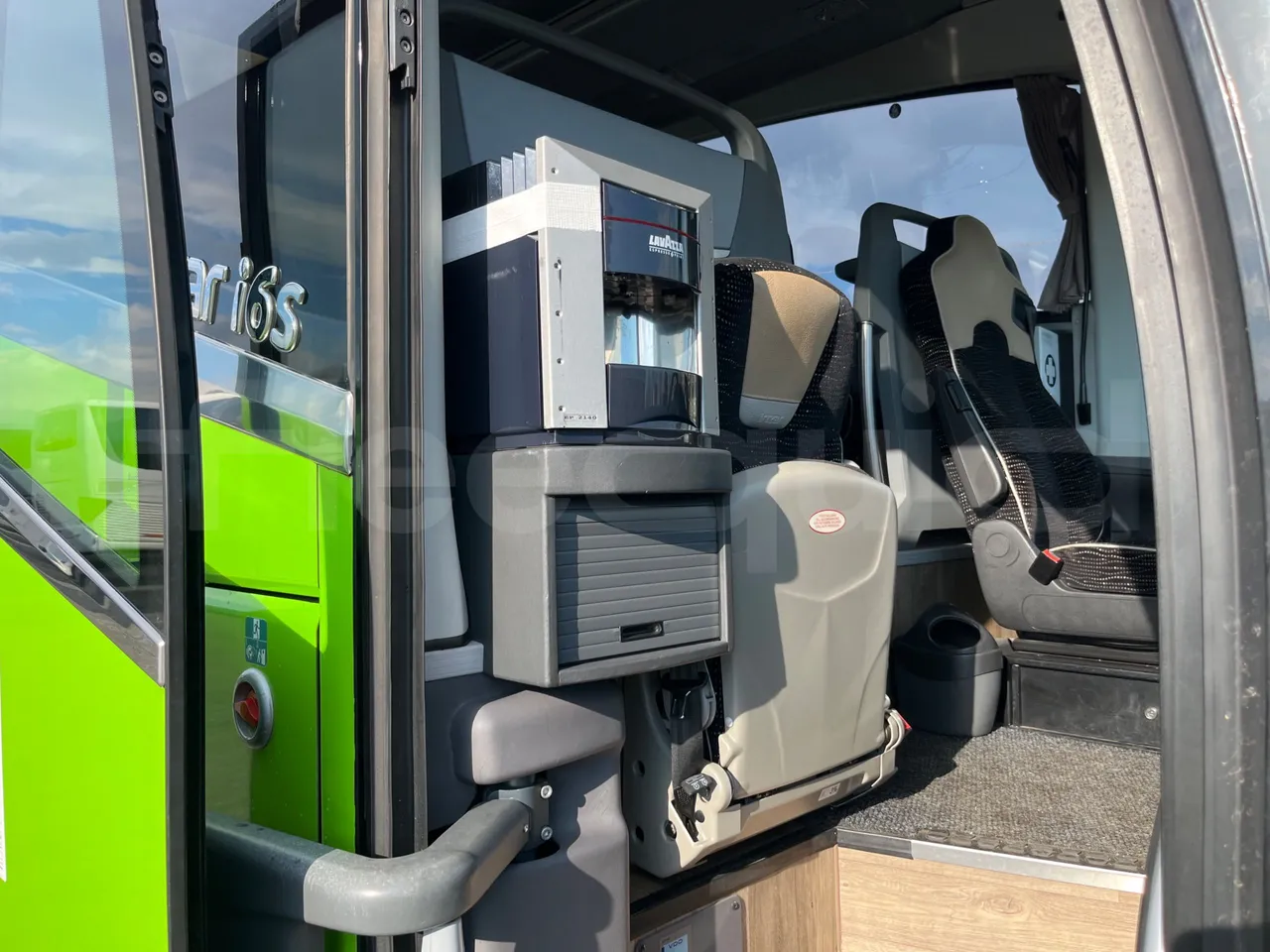 Irizar i6 12.35 - Euro6 - 300kW - 12.200mt - hostess seat photo