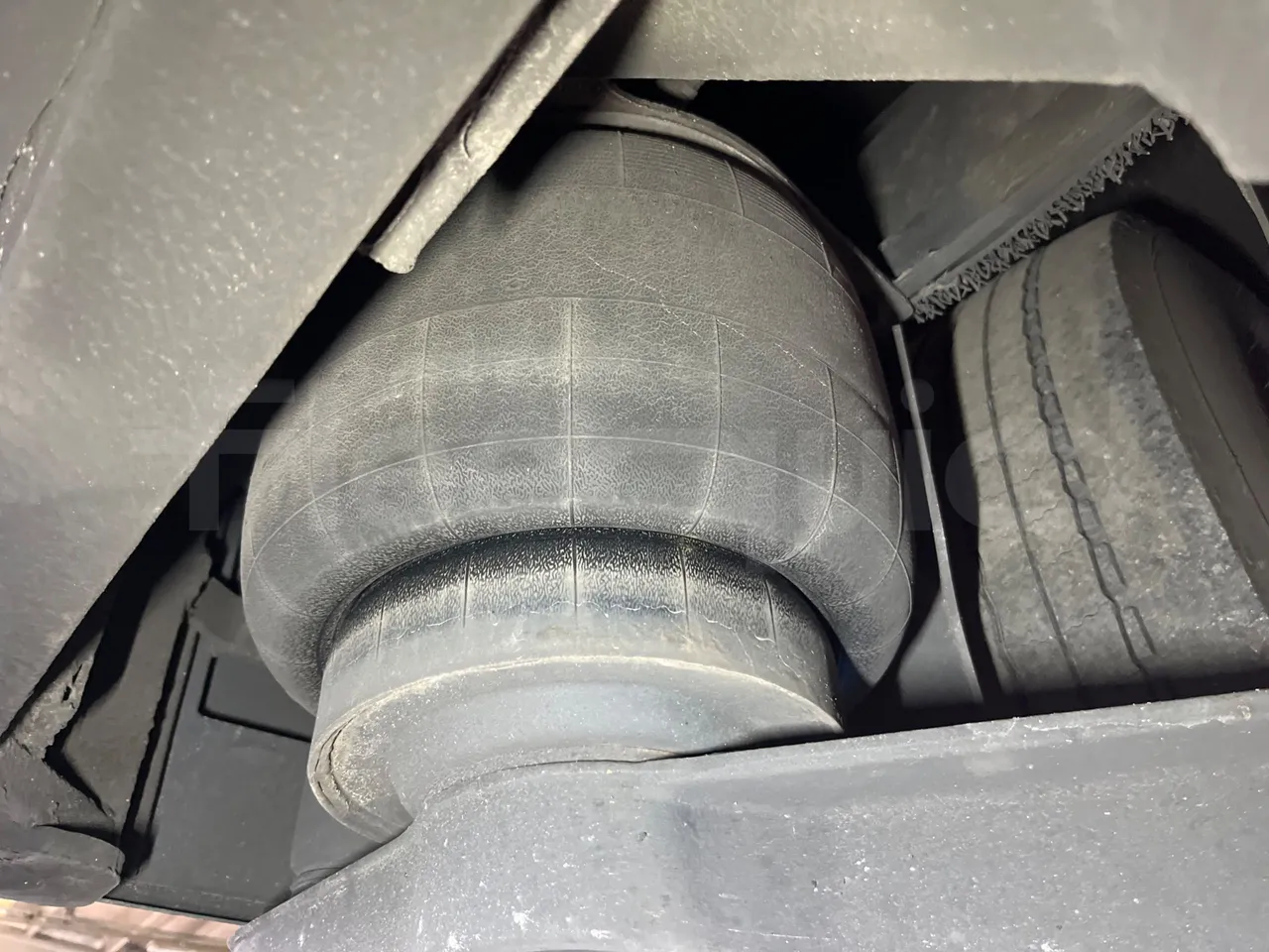 Irizar i6 12.35 - Euro6 - 300kW - 12.200mt - axle 2 shock absorbers 2 left