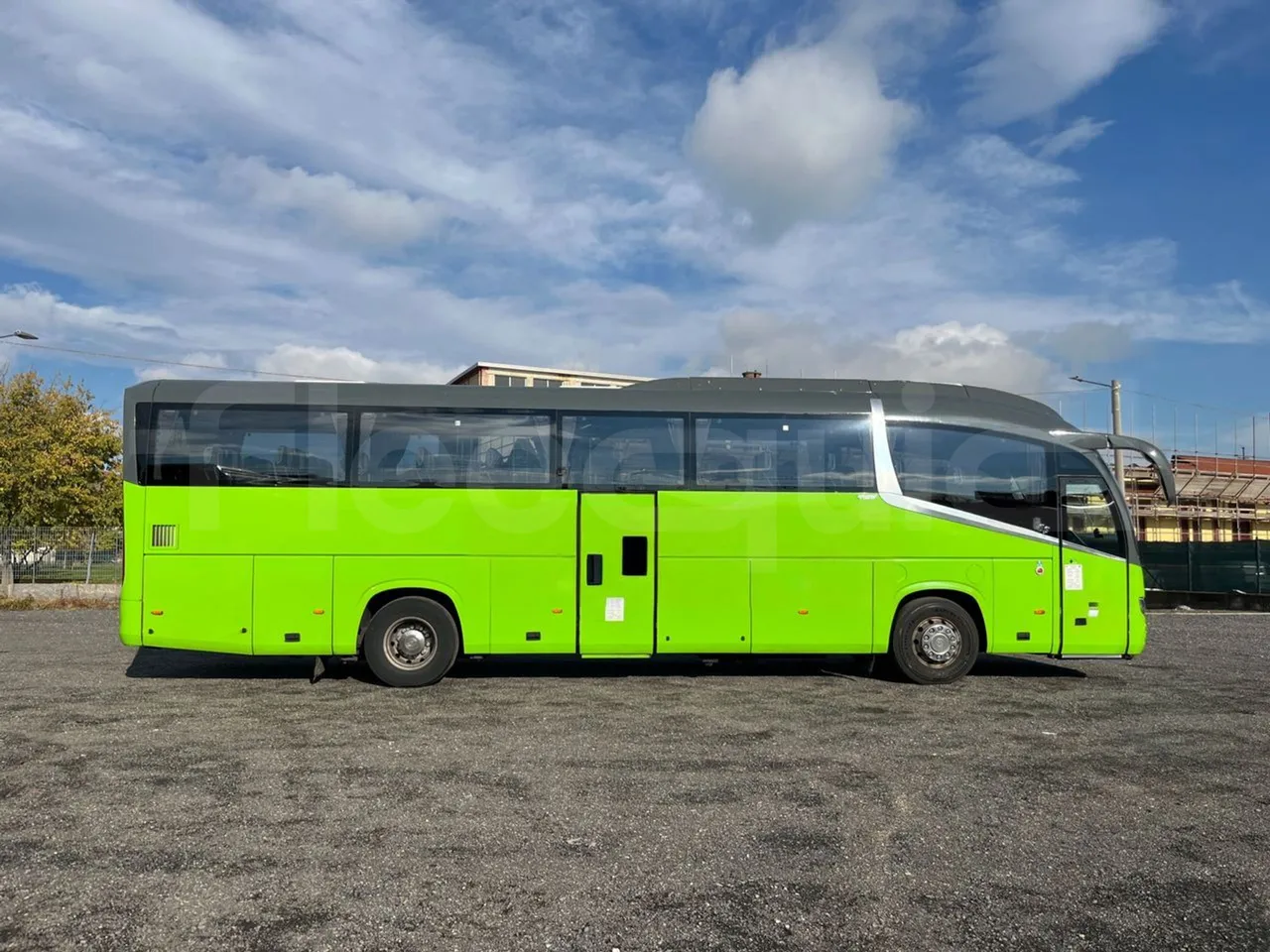 Irizar i6 12.35 - Euro6 - 300kW - 12.200mt - right side doors closed