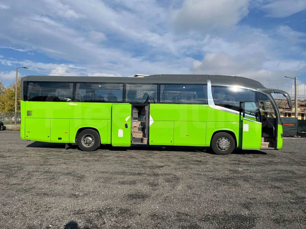 Irizar i6 12.35 - Euro6 - 300kW - 12.200mt - right side doors open