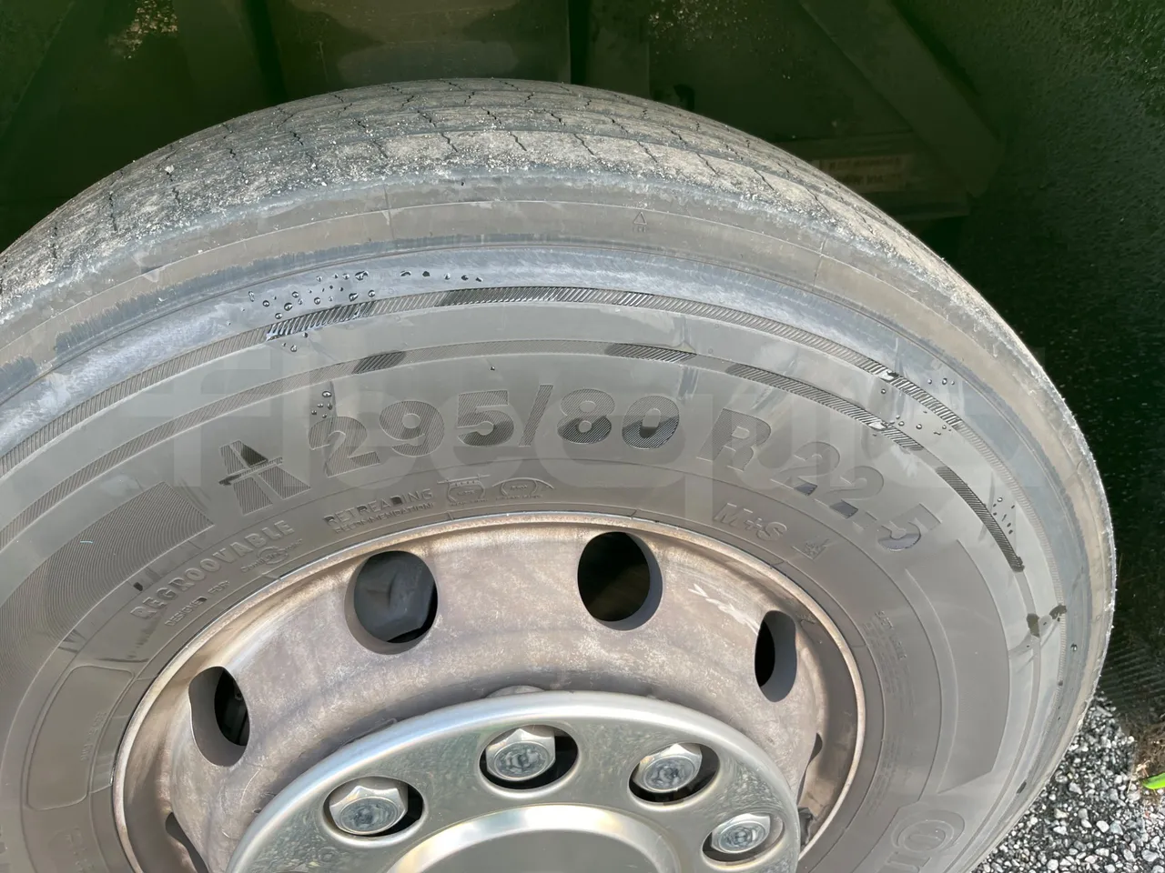 Irizar i6 12.35 - Euro6 - 300kW - 12.200mt - front left tire measurements