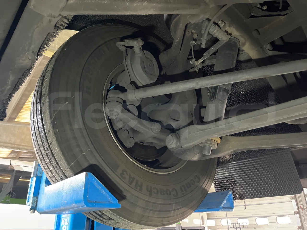 Irizar i6 12.35 - Euro6 - 300kW - 12.200mt - front axle right side