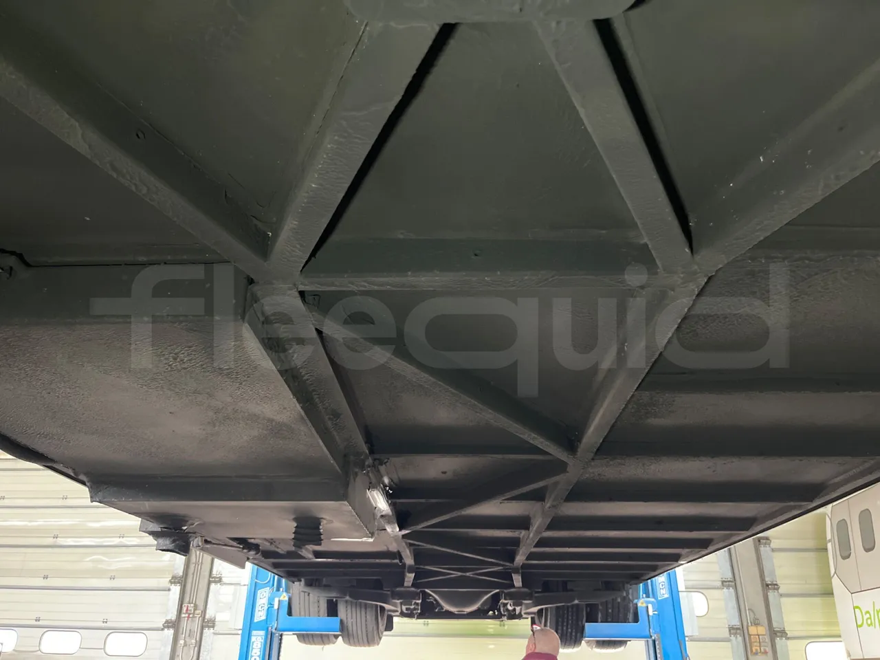 Irizar i6 12.35 - Euro6 - 300kW - 12.200mt - central undercarriage photo