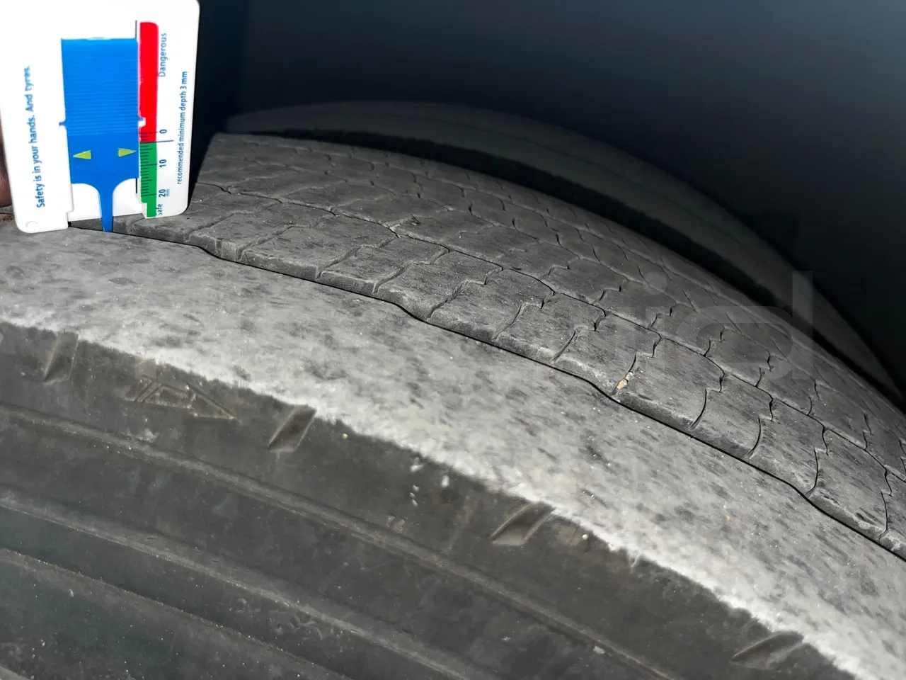 Iveco Domino - First Axle Left Side: Complete Tyre