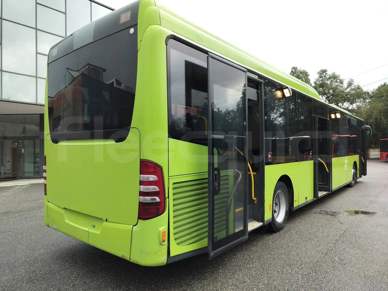 Mercedes-Benz Citaro O 530 LE - Euro5 - 220kW - 13.057mt - 3/4 right rear doors open