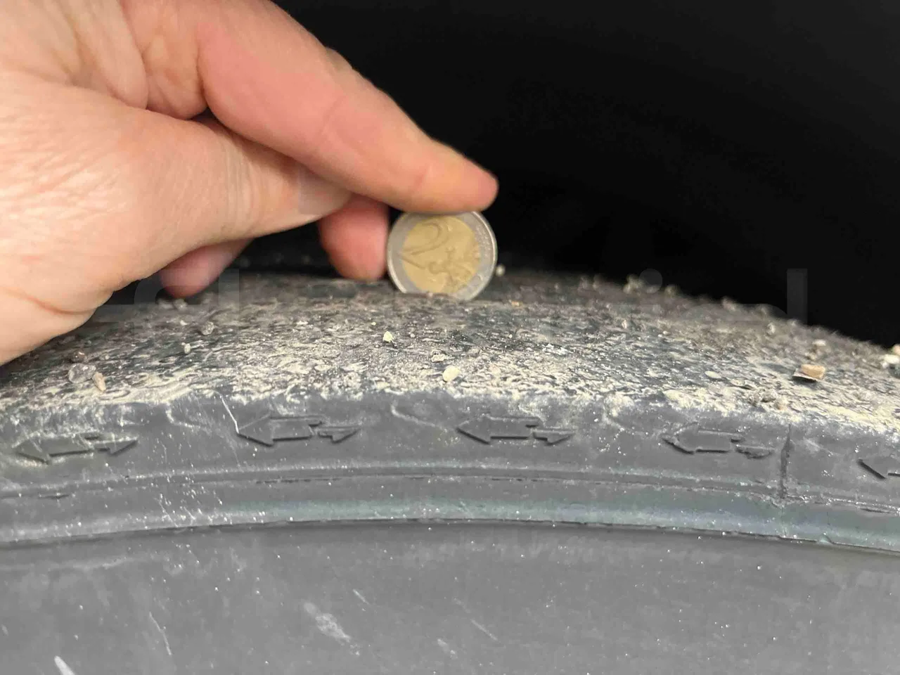 Vdl Futura 501E1 - Euro6 - 320kW - 12.875mt - tread condition front tires left