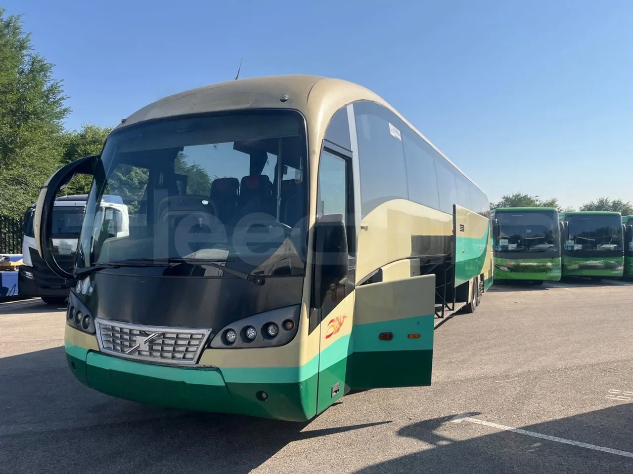 Volvo B12B 6X2 - EUR4 - 338kW -14.995m - 3/4 front left (mandatory for bus to scrap)