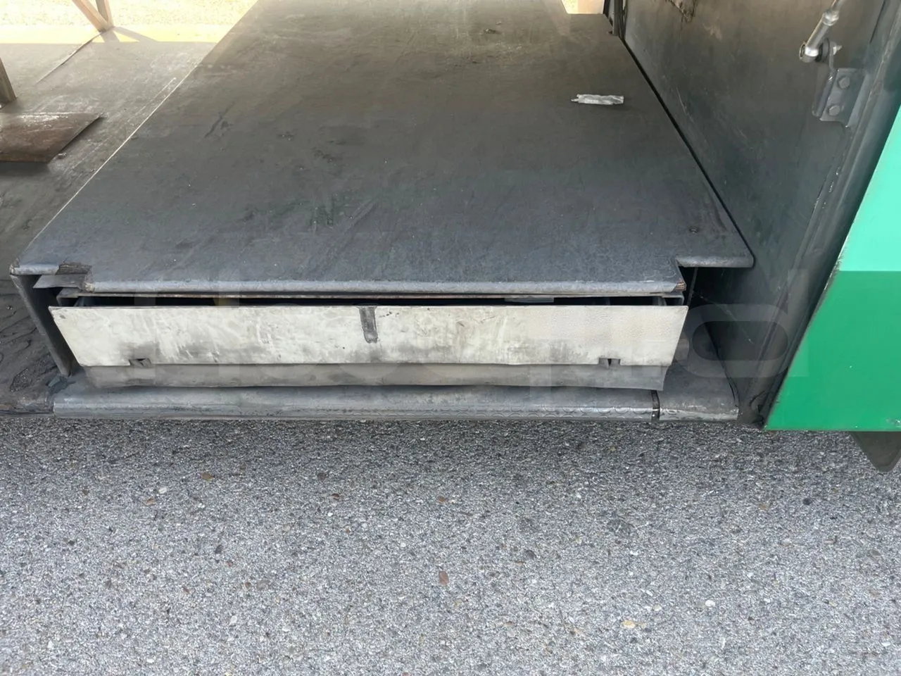 Volvo B12B 6X2 - EUR4 - 338kW -14.995m - 3/4 right rear doors closed