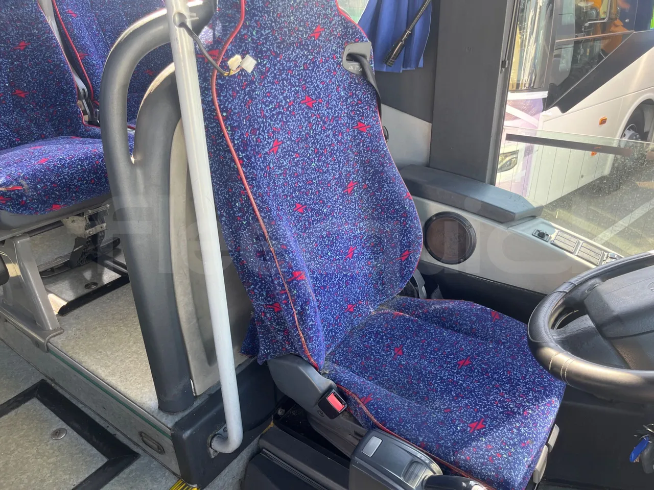 Volvo B12B 6X2 - EUR4 - 338kW -14.995m - hostes microphone accessories photo