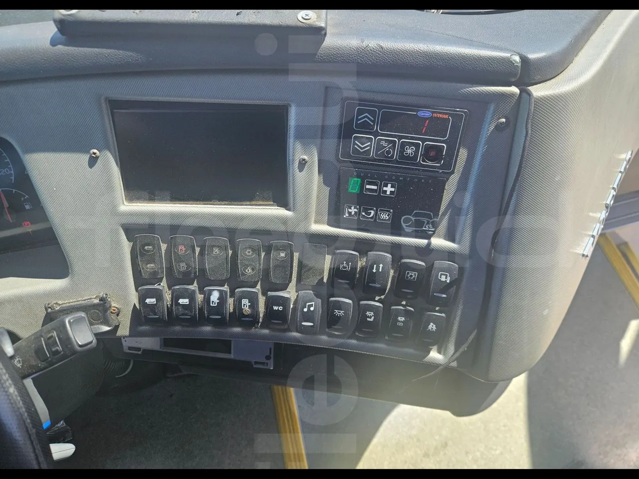 Volvo B12B 6X2 - EUR4 - 338kW -14.995m - radio accessories photo