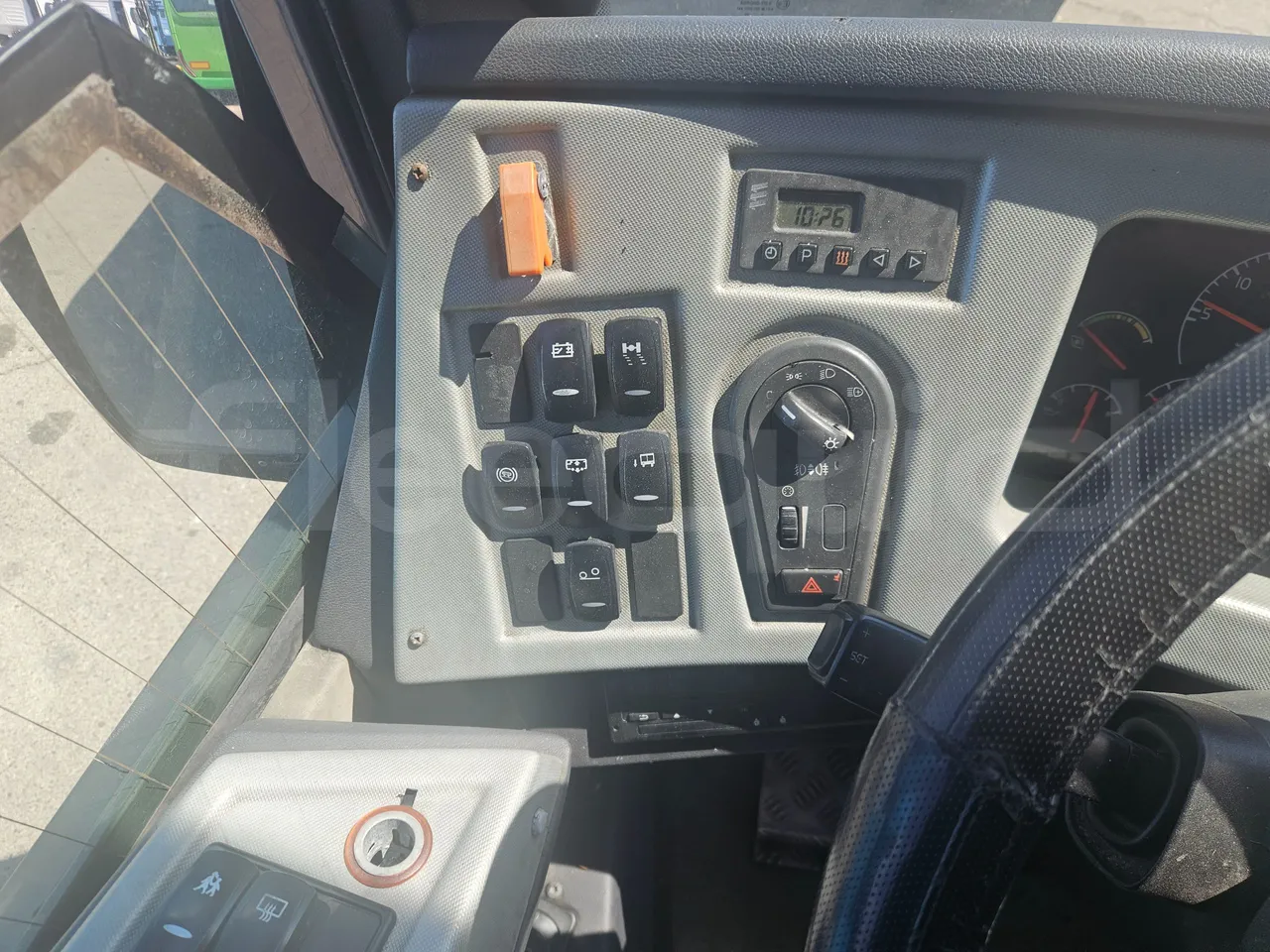 Volvo B12B 6X2 - EUR4 - 338kW -14.995m - onboard devices 2