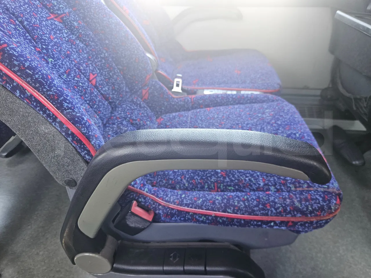 Volvo B12B 6X2 - EUR4 - 338kW -14.995m - armrest detail photo